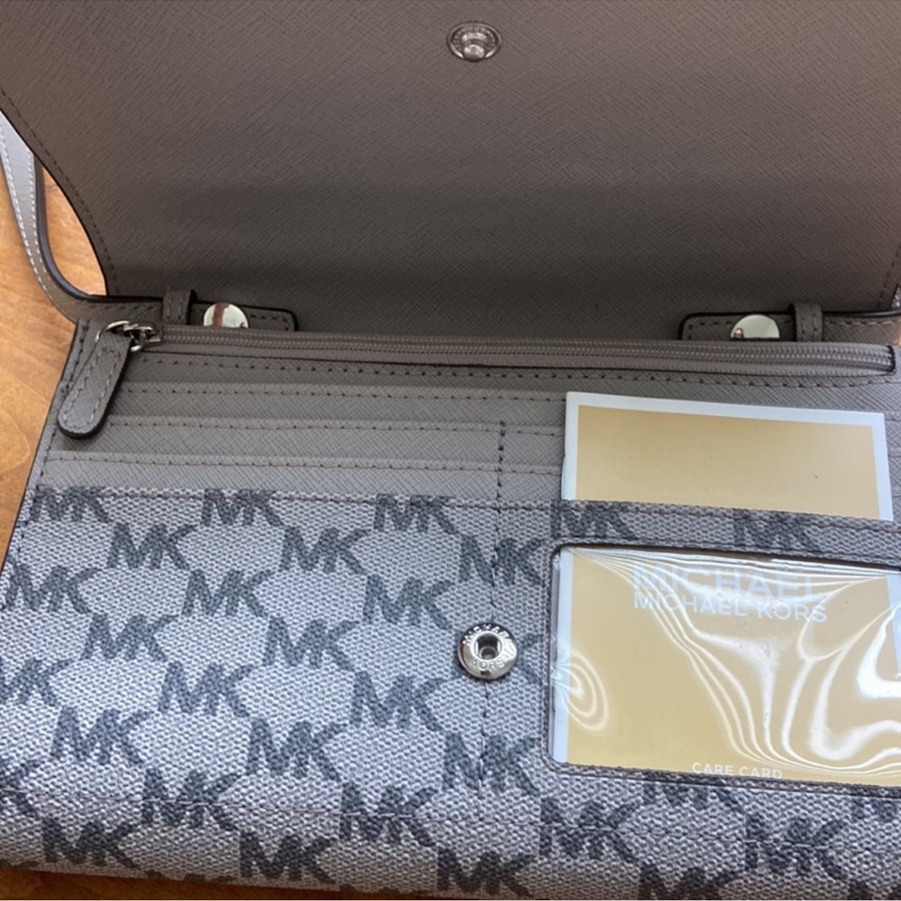 Michael Kors Grey crossbody wallet bag. New perfect condition.